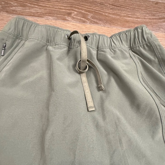 Patagonia Women's Fleetwith Skort Size XS Olive Green Outdoor, Hiking, Athletic - Picture 5 of 14